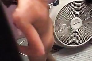 Hidden livecam movie scene from solarium, slender mamma receives stripped