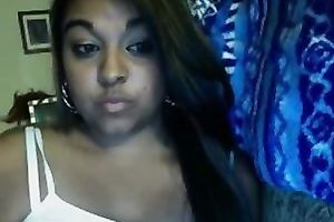 Cute and hot brown skin sweetie flashes her mangos on cam