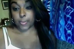 Cute and hot brown skin sweetie flashes her mangos on cam