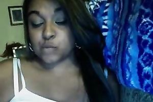 Cute and hot brown skin sweetie flashes her mangos on cam