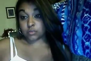 Cute and hot brown skin sweetie flashes her mangos on cam