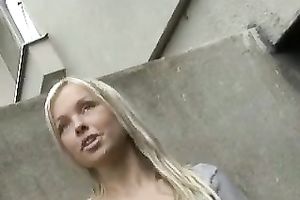 I picked up charming golden-haired hottie on a street and talked her over to engulf my shlong outdoor
