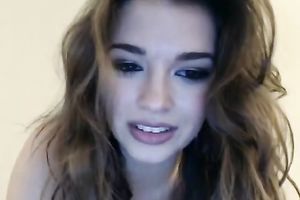 Pretty Sexy Teen Babe Loves to Pleasure Herself