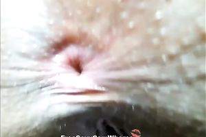 I like this web camera model's arse and so does she and that arsehole is so priceless