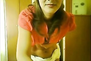 Slender dilettante web camera nympho teased me with her solo dancing show