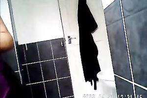 Slack brunette hair mommy discloses her shabby naked body in shower