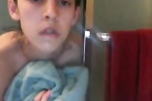 Dirty-minded dark haired livecam hottie did not mind showing her own scoops