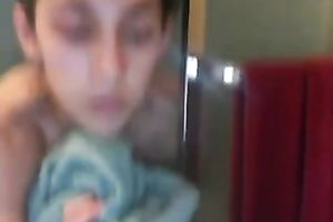 Dirty-minded dark haired livecam hottie did not mind showing her own scoops