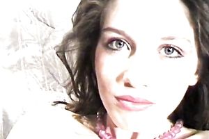 Beauty queen screamed truly loud when drilled her snatch