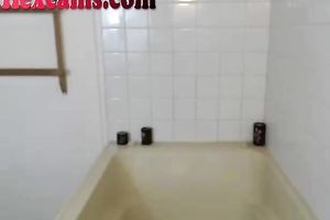 This naughty livecam model knows what body painting is all about