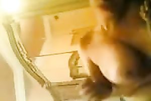 That cute and tiny dark brown hooker gave me oral