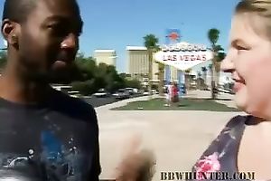 That bulky white cougar gets picked up for filthy sex