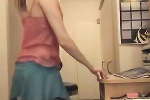 This webcam sweetheart has the haunches to hold on to and this babe can't live without showing off her bum