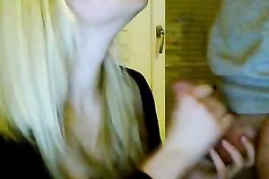 Amateur blond livecam doxy gives her chap a blow job