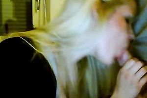 Amateur blond livecam doxy gives her chap a blow job
