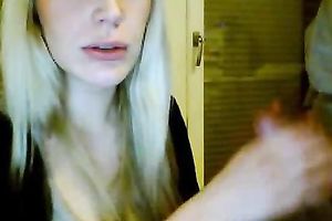 Amateur blond livecam doxy gives her chap a blow job