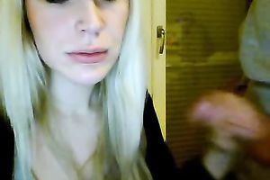 Amateur blond livecam doxy gives her chap a blow job