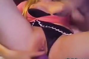 Fuck starving blonde head lassie fingers her thirsting "babe"