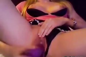 Fuck starving blonde head lassie fingers her thirsting "babe"