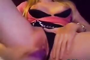 Fuck starving blonde head lassie fingers her thirsting "babe"