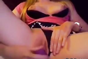 Fuck starving blonde head lassie fingers her thirsting "babe"