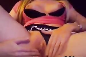 Fuck starving blonde head lassie fingers her thirsting "babe"