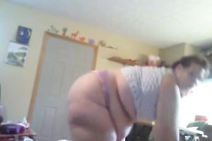 Rapacious bulky dark brown livecam nympho with truly massive booty went solo