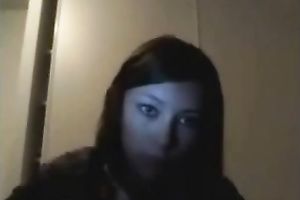 Teen flashes her bumpers in a black room on web web camera to her BF