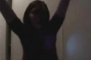 Teen flashes her bumpers in a black room on web web camera to her BF