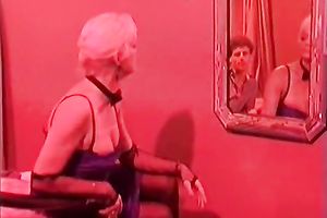 Cock hungry floozy gave a good fellatio to her recent neighbour