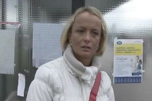 Short-haired blond mommy has excellent whoppers and uses it right