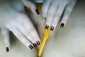 Russian bulky hottie strokes her beefy snatch on chat roulette