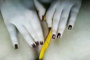 Russian bulky hottie strokes her beefy snatch on chat roulette