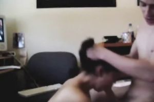 Cock crazed Asian wench knows how to give excellent oral-sex