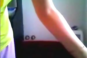 I love flashing my tasty boobies and rubbing my pussy