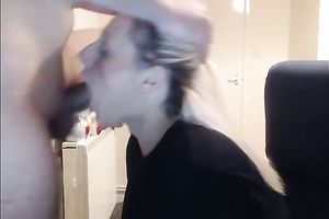 Blond haired webcam whorable GF did not mind giving a terrific deepthroat BJ