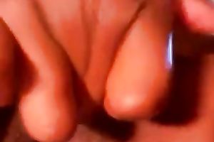 Rubs her all juicy and itchy snatch on camera in her room