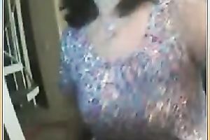 Amateur older dark brown wife on web camera flashes her pointer sisters