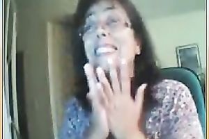 Amateur older dark brown wife on web camera flashes her pointer sisters