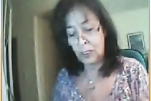 Amateur older dark brown wife on web camera flashes her pointer sisters