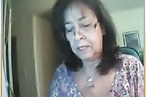 Amateur older dark brown wife on web camera flashes her pointer sisters