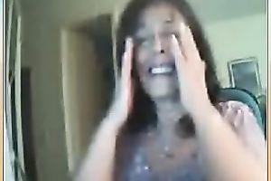 Amateur older dark brown wife on web camera flashes her pointer sisters