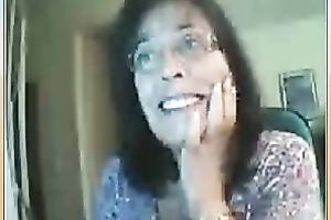 Amateur older dark brown wife on web camera flashes her pointer sisters
