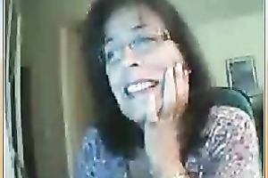 Amateur older dark brown wife on web camera flashes her pointer sisters