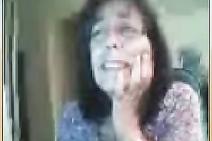 Amateur older dark brown wife on web camera flashes her pointer sisters