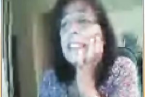 Amateur older dark brown wife on web camera flashes her pointer sisters