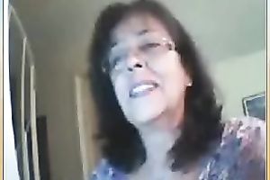 Amateur older dark brown wife on web camera flashes her pointer sisters