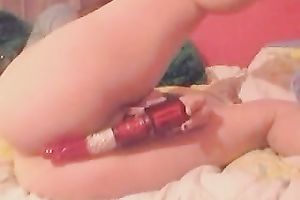 White nasty dilettante wench fingers her chocolate hole and toys her slit