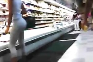 Fitness chick with breathtaking wazoo in yoga panties at the grocery store