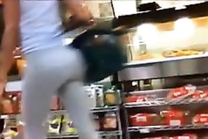 Fitness chick with breathtaking wazoo in yoga panties at the grocery store